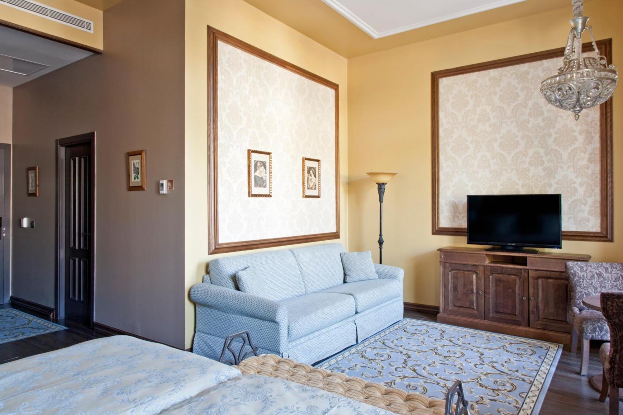 Alojamiento Deluxe Superior (1 adulto) con acceso ilimitado + Pulsera Express a PortAventura Park y Ferrari Land