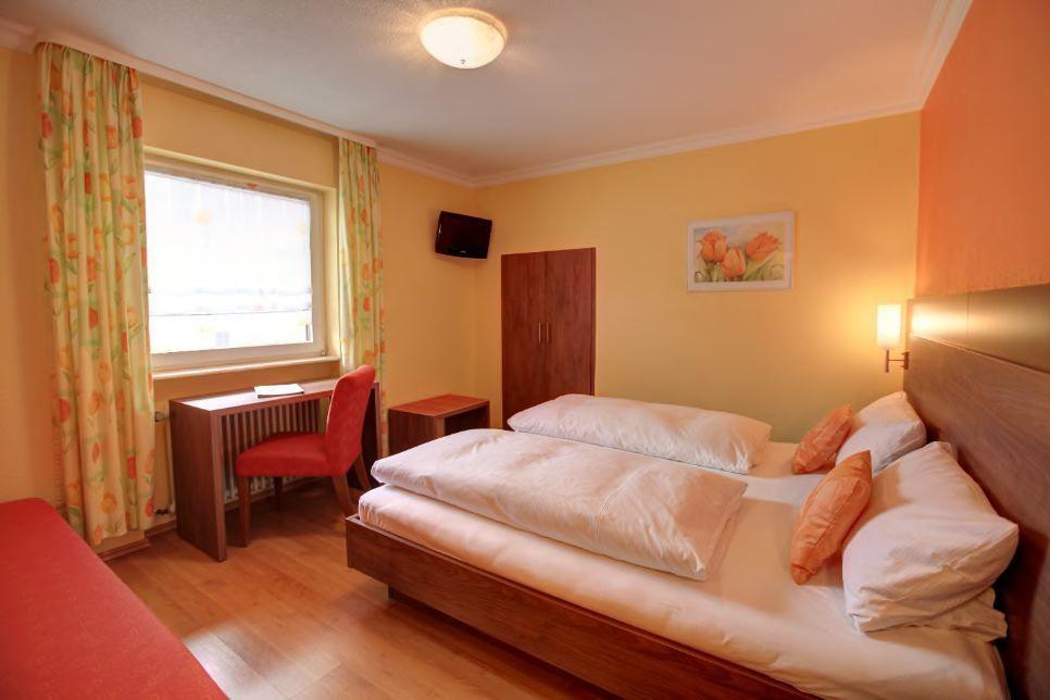 Quarto Executivo com Cama de Casal ou 2 de Solteiro