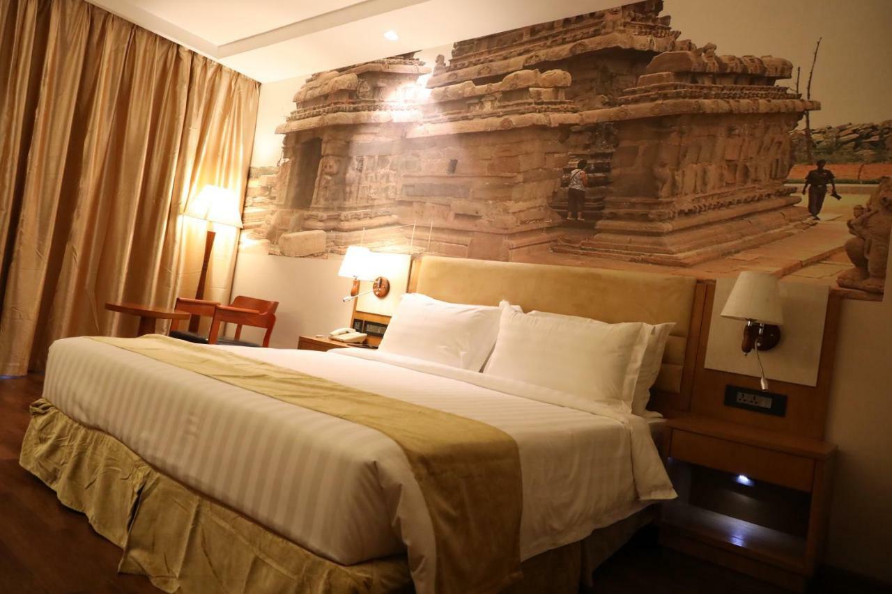 Deluxe Twin or King Room