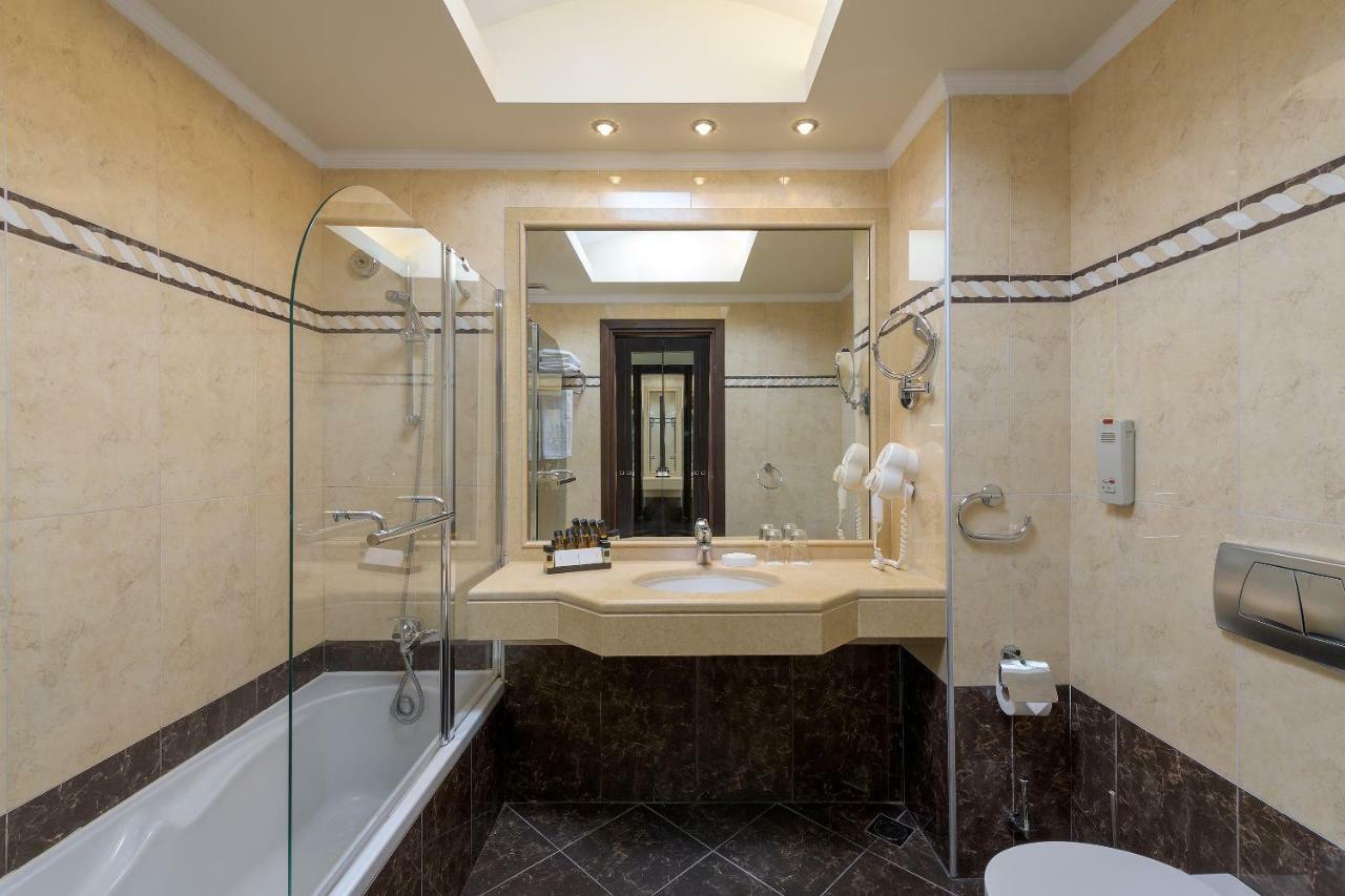 Superior Double or Twin Room Garden View