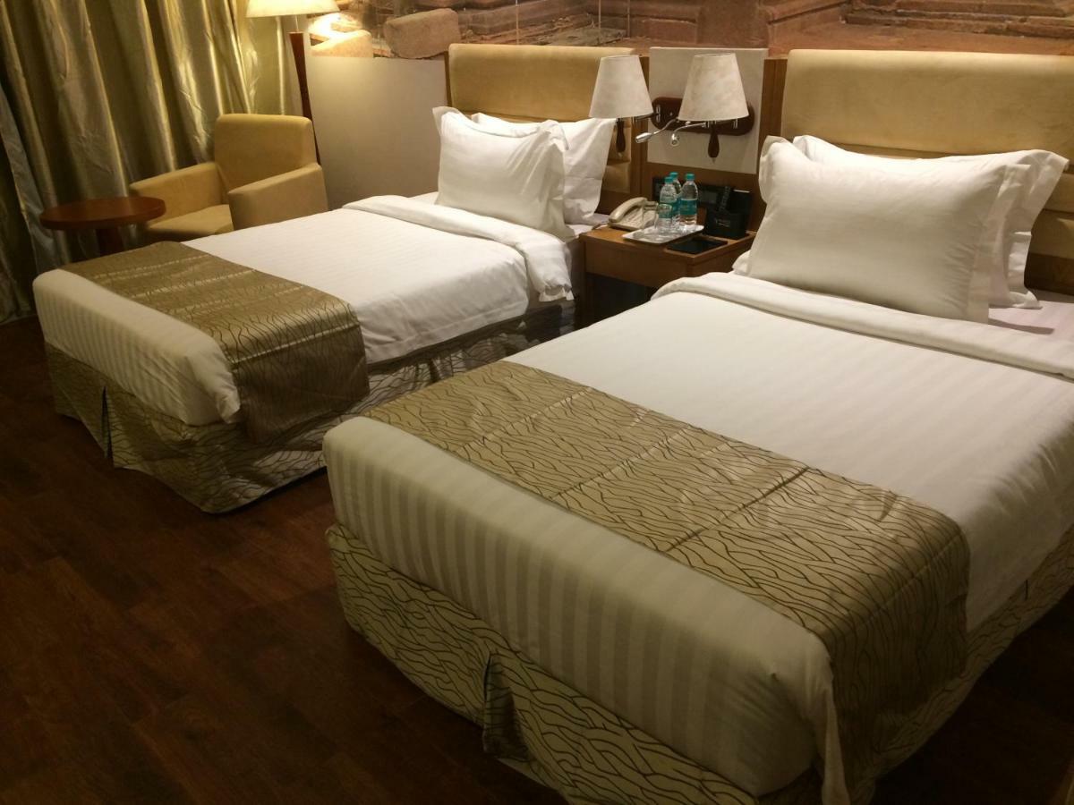 Deluxe Twin or King Room