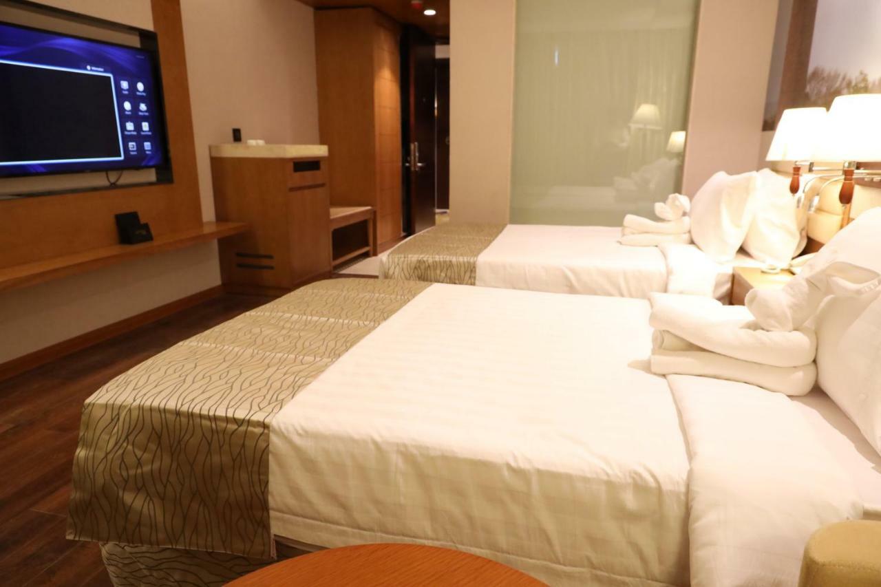 Deluxe Twin or King Room