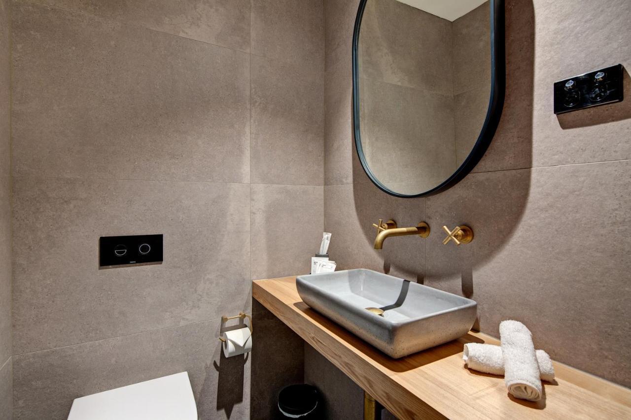 Sky Room Bath