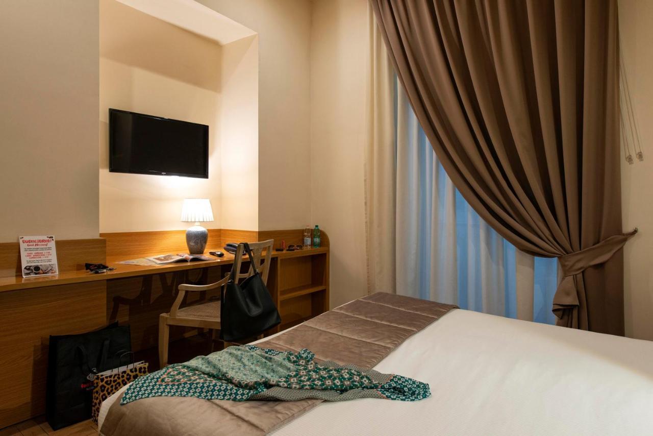 Quarto com Cama de Casal ou 2 de Solteiro