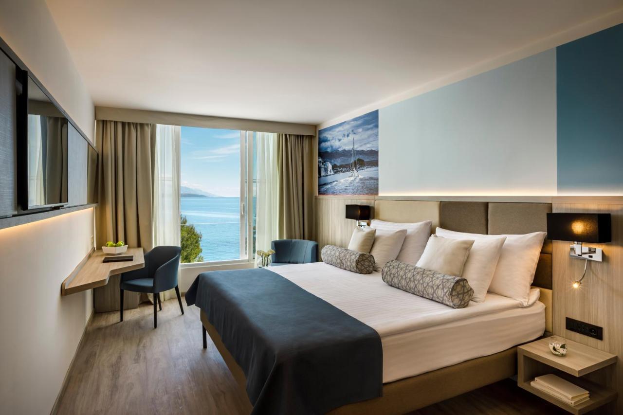 Room 2 Seaview Hotel