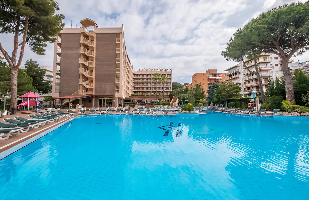 Golden Avenida Family Suites 4*-1