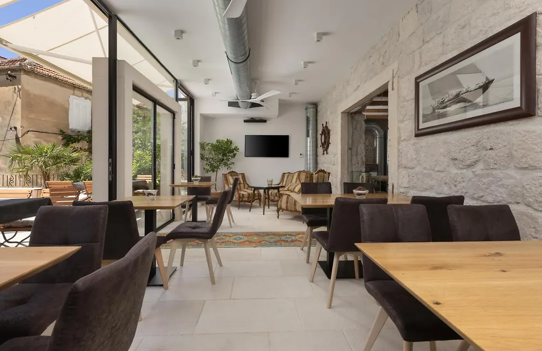 Casa Columba - Adults Only 4 Star Boutique Hotel With Outdoor Pool & Private Garden-1