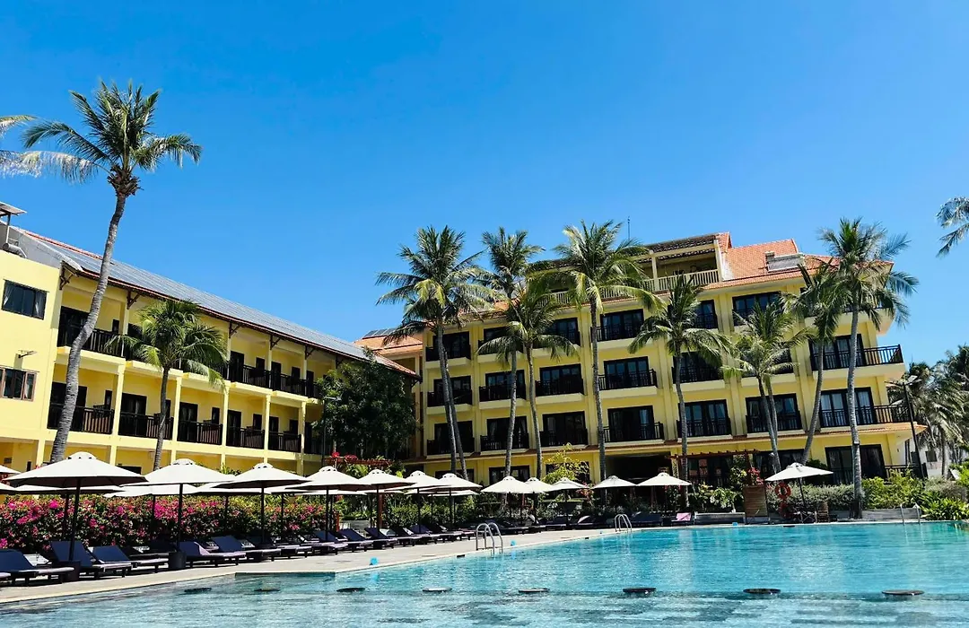 Hon Rom Central Beach Resort-1