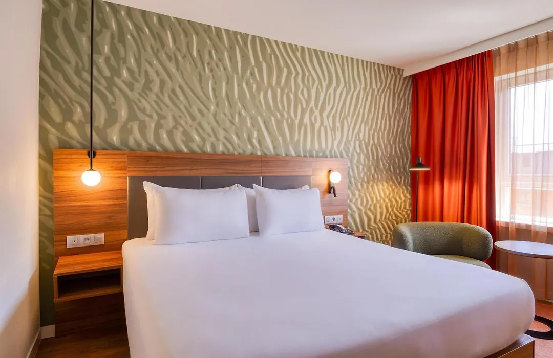 Hilton Garden Inn Brussels City Centre-1