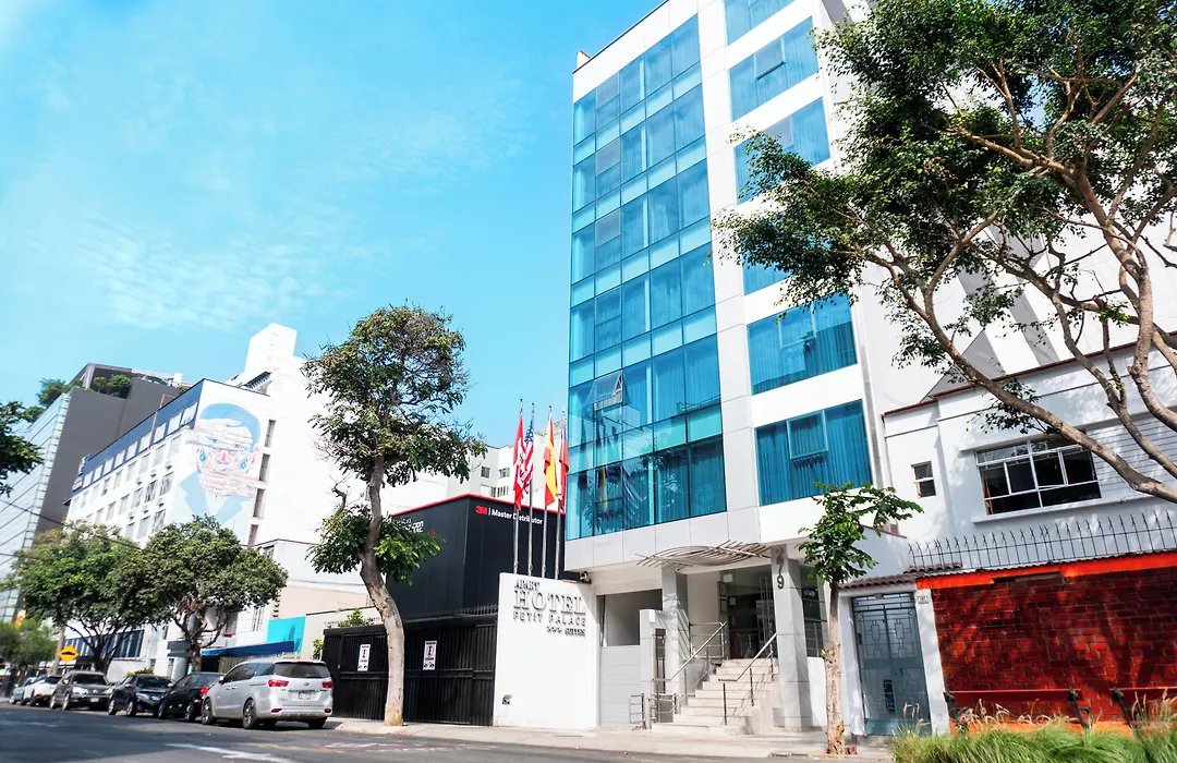 Apart Hotel Petit Palace Suites-1
