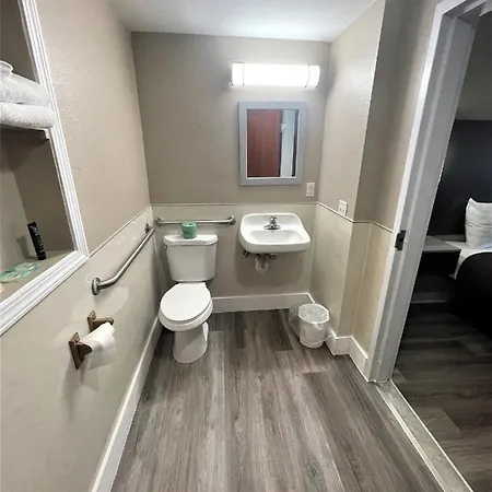 Shangri-La Motel-2
