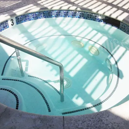 Super 8 By Wyndham Santa Clarita/Valencia-3