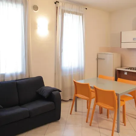Verona Class Aparthotel "Residenze Del Cuore"-3