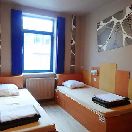 Sleep Well Youth Hostel-3