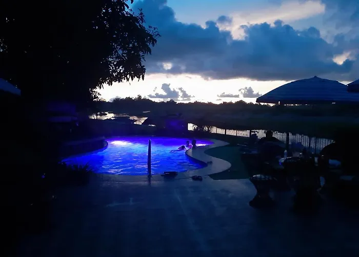 Monty'S Riverside View Resort
