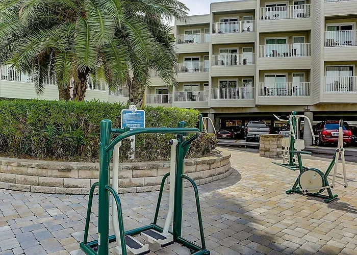 412-Amazing Views, Waterfront, Wifi, Pool, Close To Bucs Stadium
