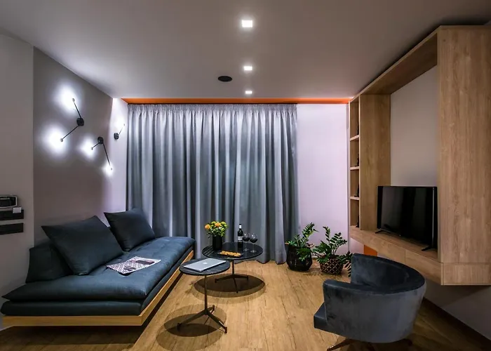 Everblue Apt With Unique Sea & Old Port View In The City Center Wlaking Distance To All Major Sites