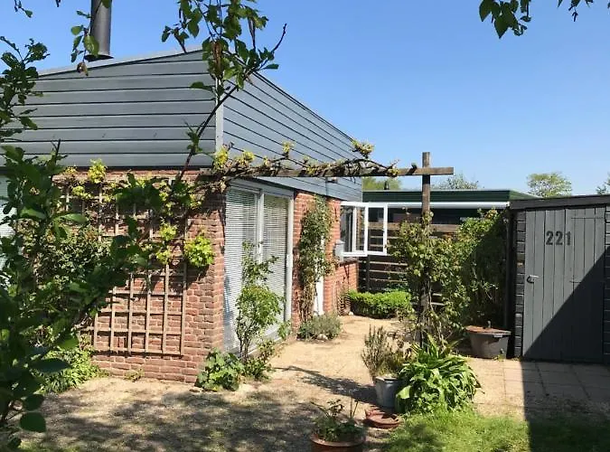 Bungalow 221