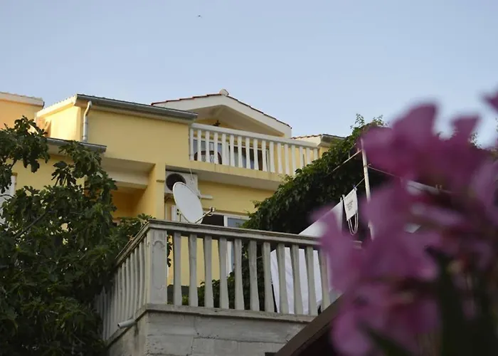 Private Studio Apartment With A Garden And A Terrace