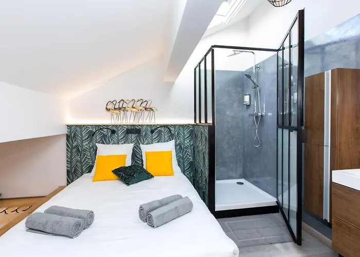 Duplex : Plage 300M, Clim, Netflix