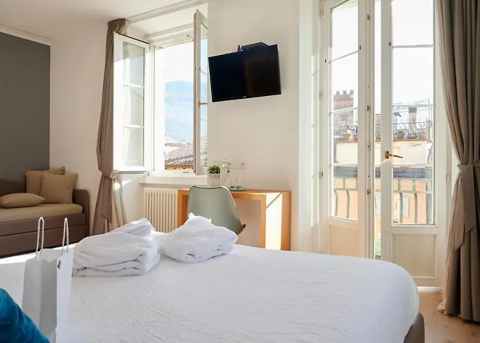Lainez Rooms & Suites
