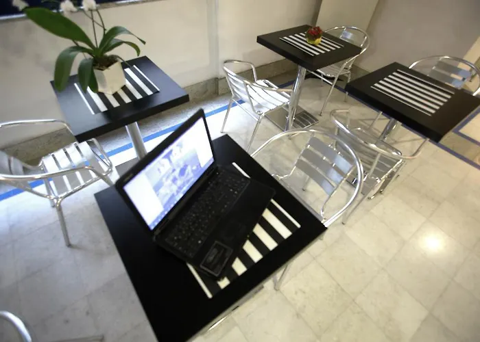 Lacroma Aparthotel