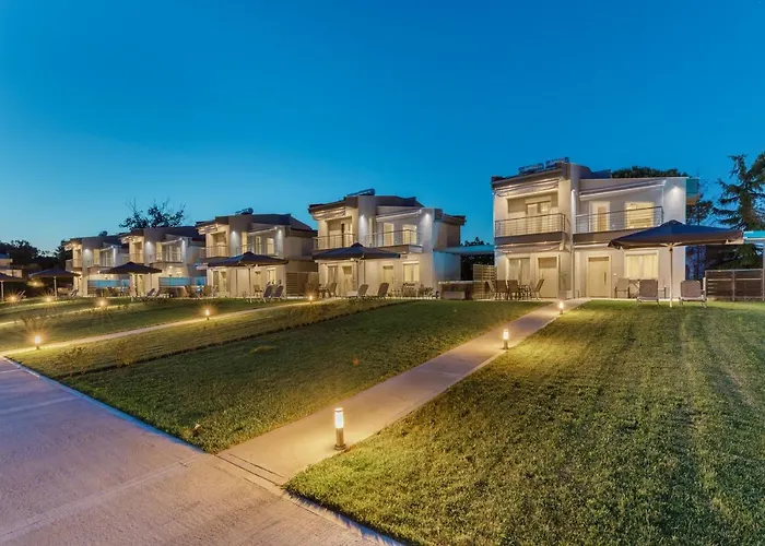 V Luxury Apartments Posidi