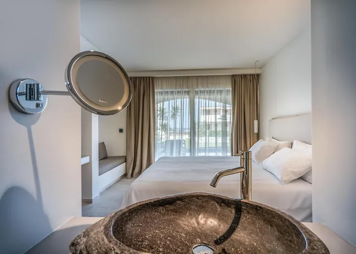 Caravel Suites - Adults Only