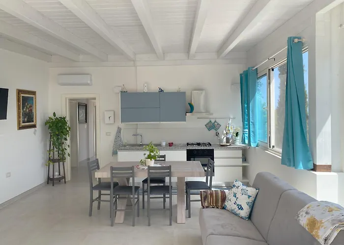 Attico vista mare in villa antica