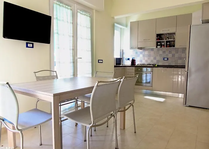Pietra Home, posto auto, AC ,WIFI, 150mt dal mare