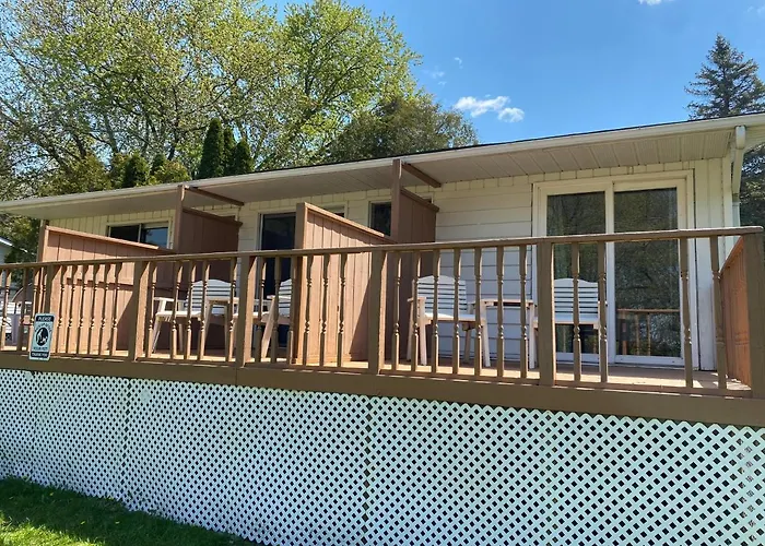 Merland Park Cottages And Motel