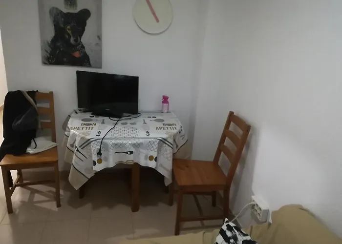 Camera Privata Singola In Appartamento, Bagno In Comune, Aria Condizionata Caldo Freddo, Wifi, Tv
