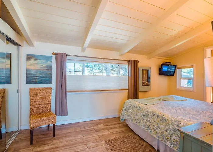 Surfscape Beach House, Private Beach & Ocean Views