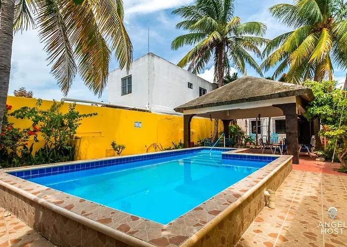 Malecon Beach House In Progreso 1 Block From Beach