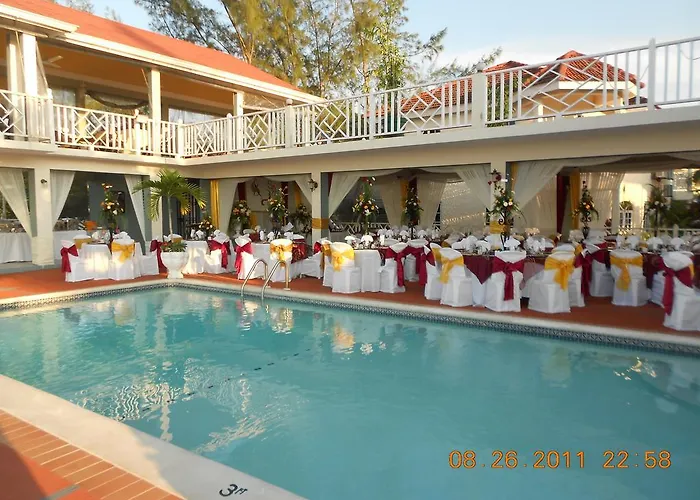 Pipers Cove Resort