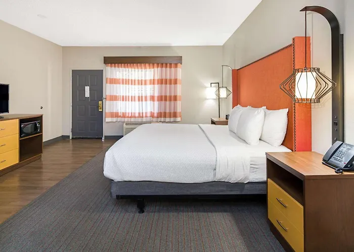 La Quinta By Wyndham Orange County Airport
