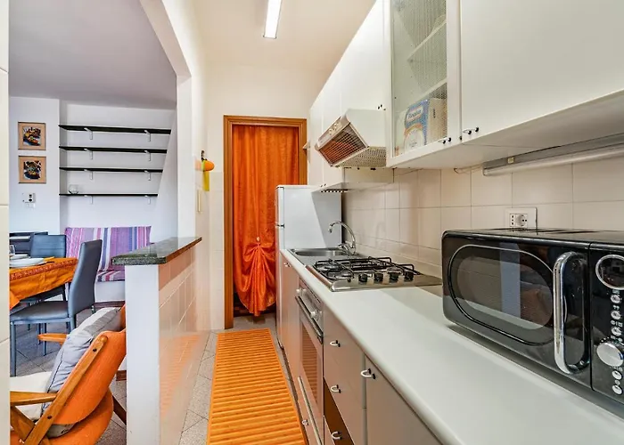 2 Bedroom Lovely Apartment In Grosseto