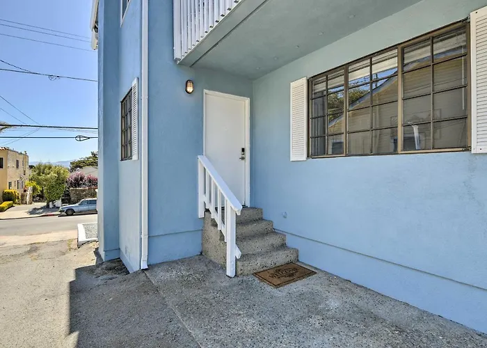 Breezy Monterey Apt: Walk To Downtown & Beach