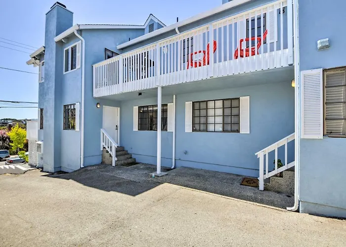 Breezy Monterey Apt: Walk To Downtown & Beach