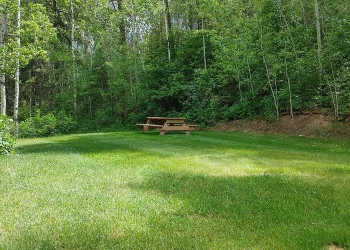 Akiskinook Resort: Lakeside Family Retreat with Diverse Amenities