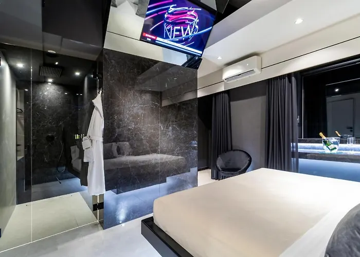 4 Suites " Unconventional Living Rooms "