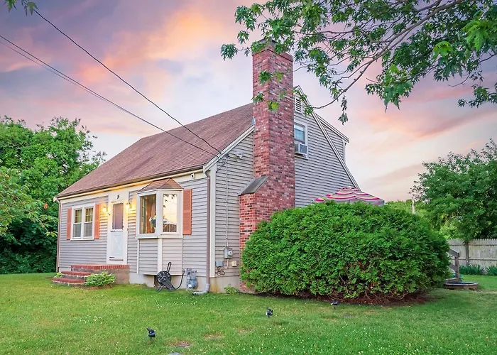 Walk To Beach & Main St: Dog-Friendly Cape Cod Gem