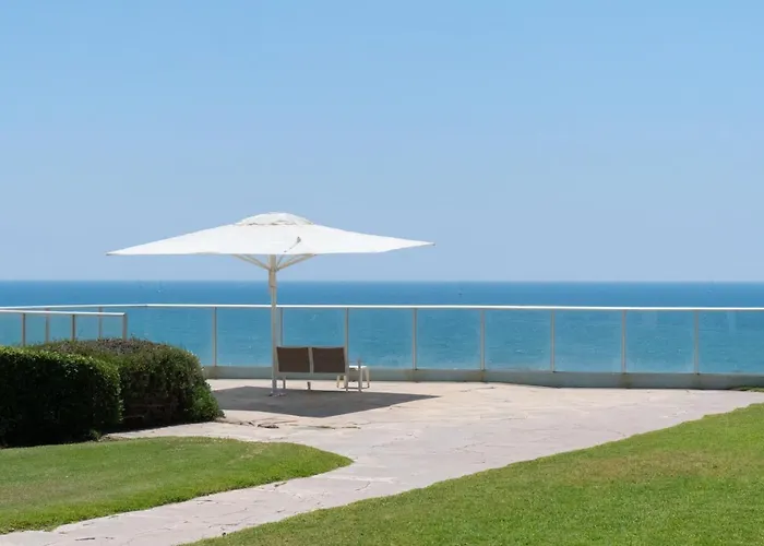 Sea View Stylish 1Br With Balcony By Beachfront Stay
