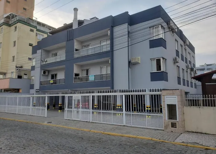 Apto 1 Quarto, Centro De Bombinhas, 130 Metros Da Praia.