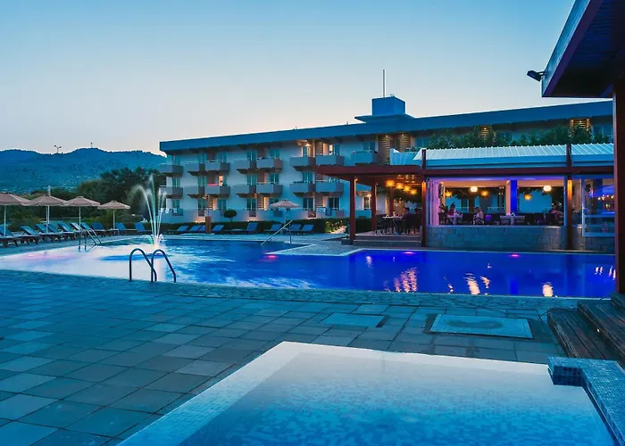 Zoes Hotel & Suites