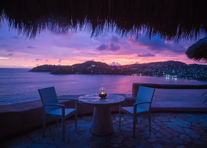 La Casa Que Canta (Adults Only)