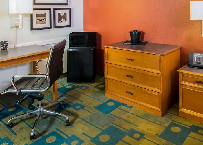 La Quinta Inn By Wyndham Colorado Springs Garden Of The Gods