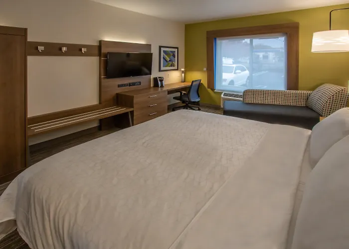 Holiday Inn Express Hotel & Suites Roseville - Galleria Area By Ihg