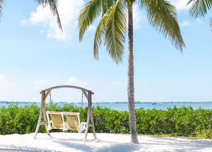 Parrot Key Hotel & Villas