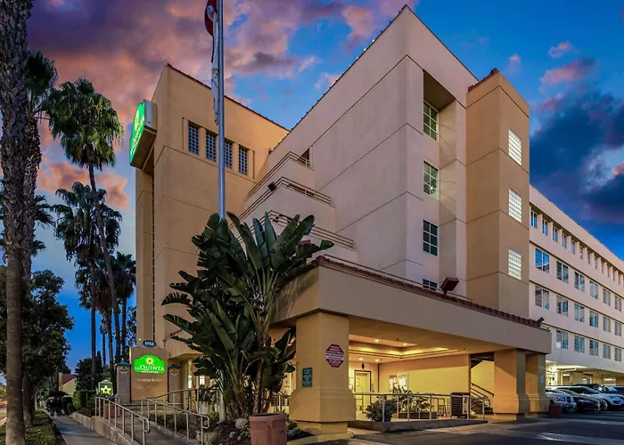 Holiday Inn Express & Suites Anaheim Convention Center Area By Ihg